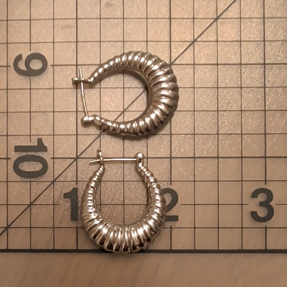 Vintage Sterling Silver Textured Hoop Earrings - Picture 4 of 6